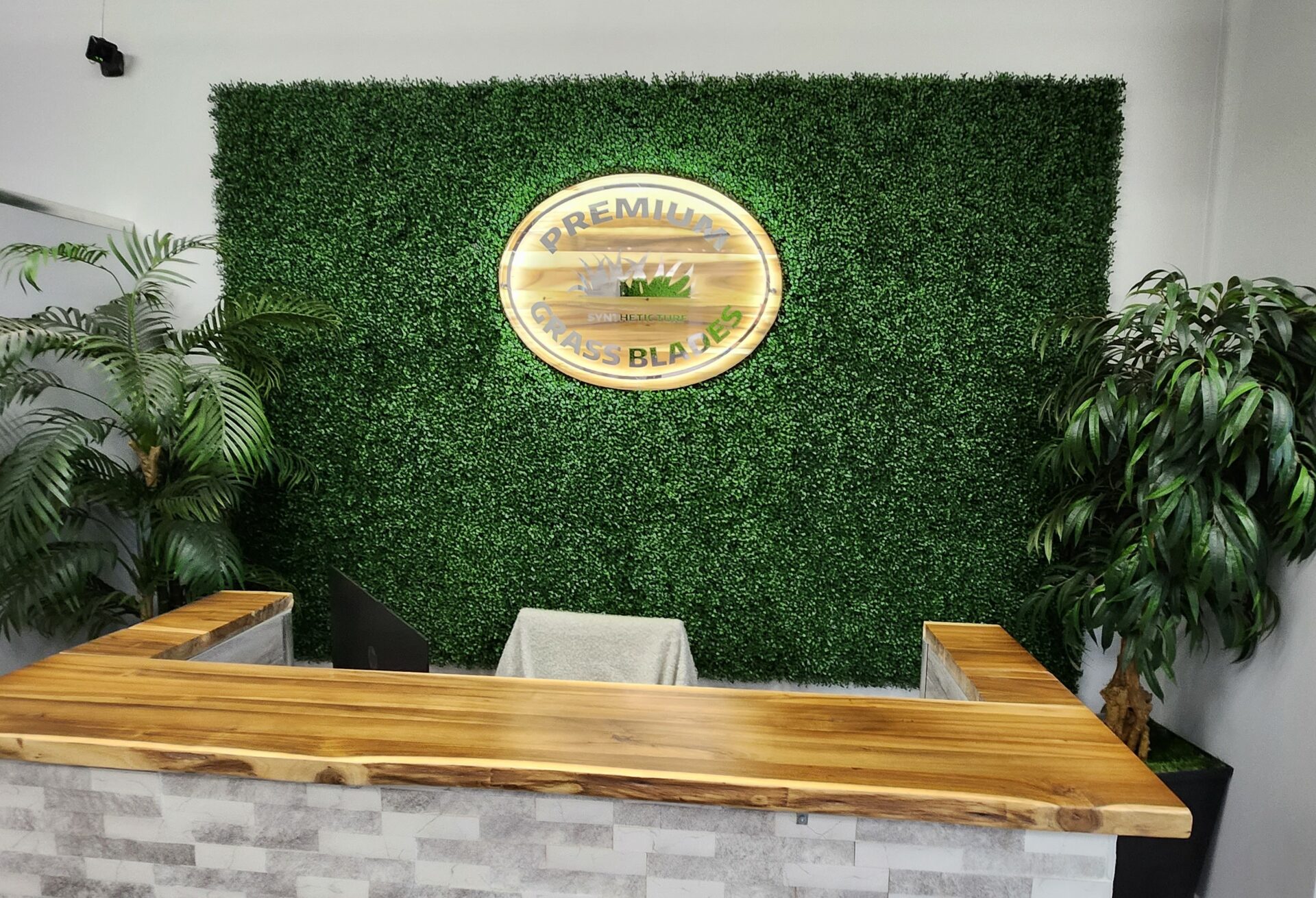 Premium Grass Blades Dark Green Artificial Boxwood