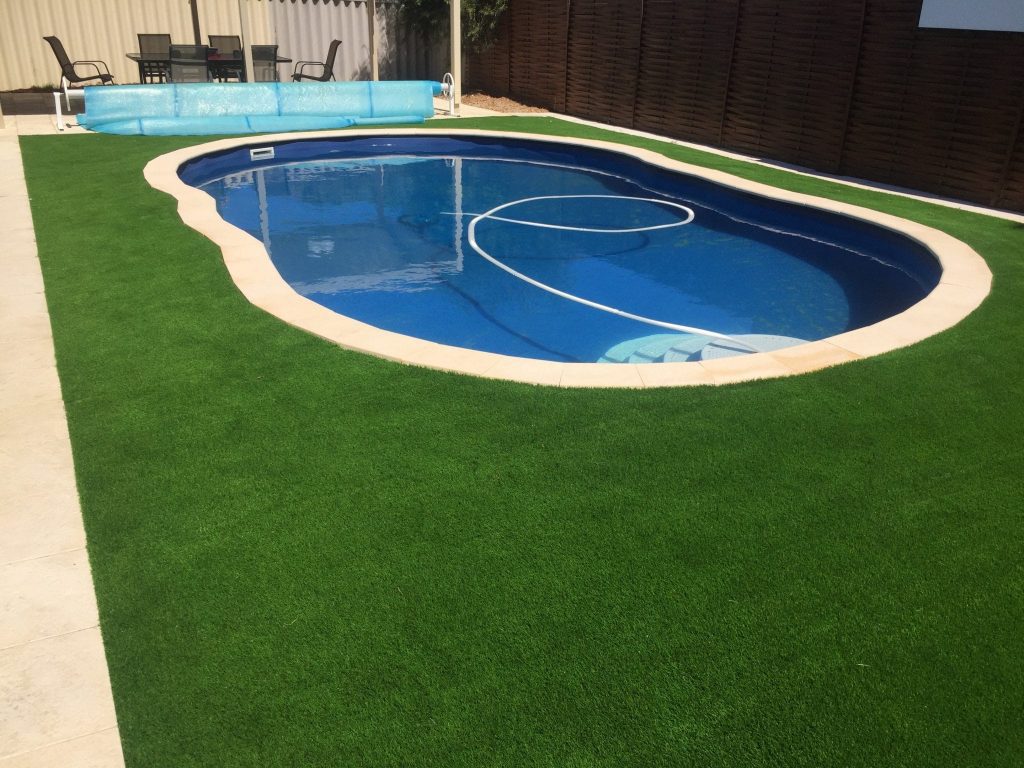pools with artificial turf
